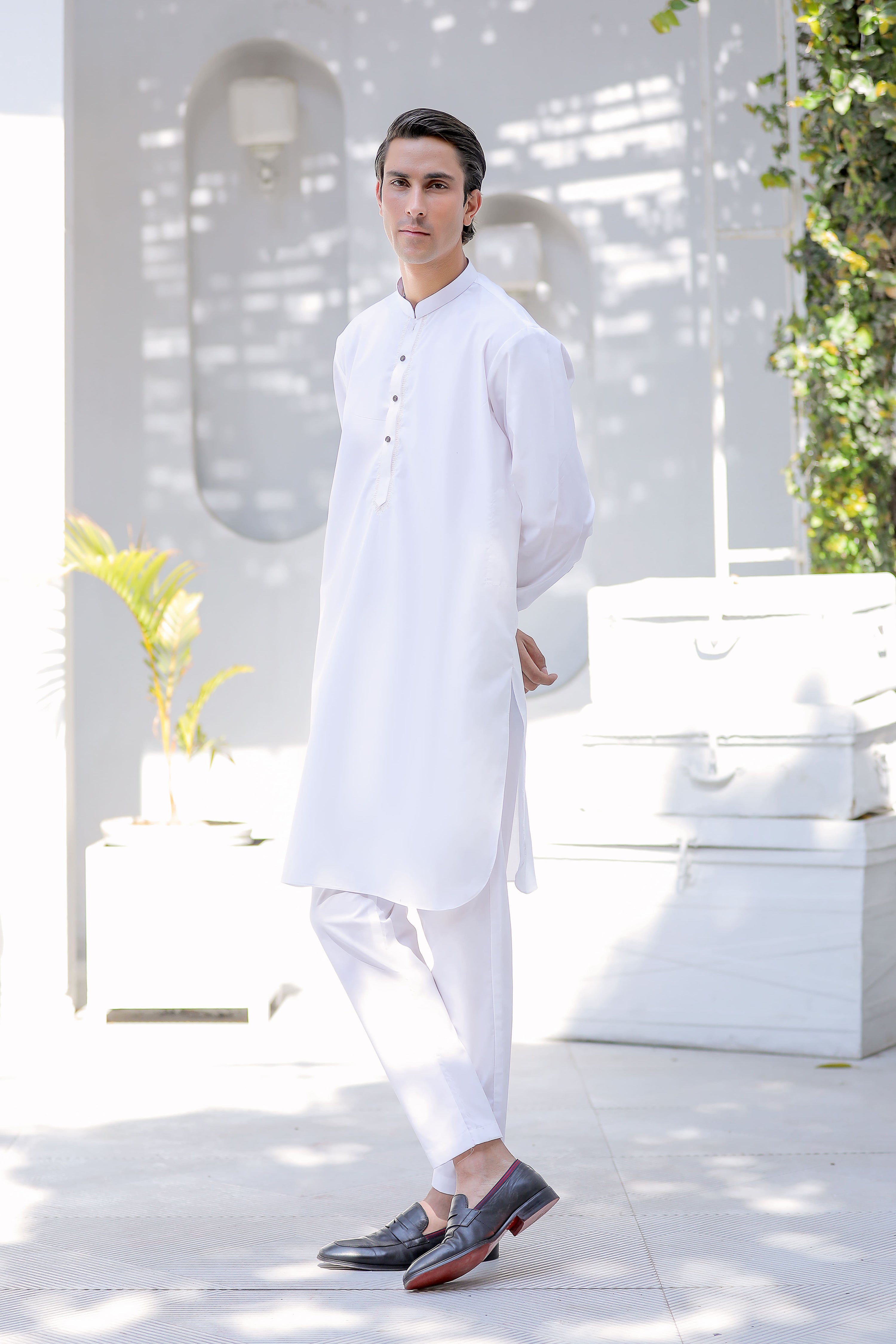 Contrast Embroidered Off White Kurta With Trouser