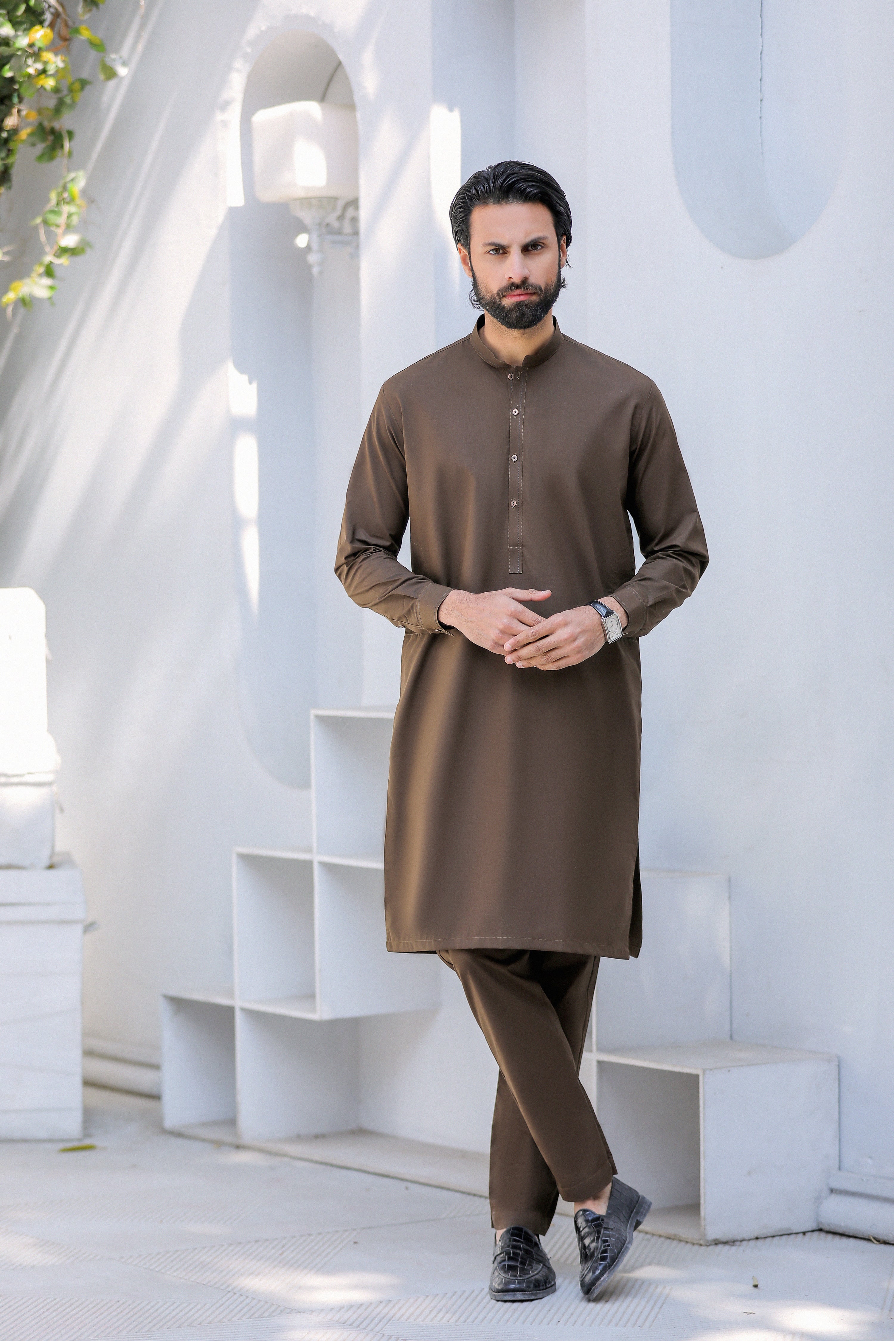 Coffee Kurta Trouser With Cut Ban & Thread Detailing